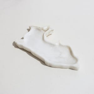 Mapa de Perú tallado a mano en alabastro natural, llavero de 10 x 18 cm, decoración peruana para el hogar, regalo único, artesanía ayacuchana.