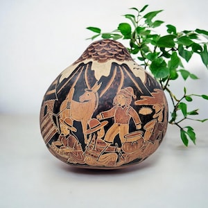 Grande scultura di zucca intagliata a mano, pezzo da collezione Burilado, pregiata arte andina peruviana realizzata a mano.