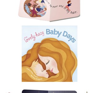 Pode incluir: Um livro infantil colorido intitulado "The Lovely Haze of Baby Days" com ilustra&ccedil;&otilde;es de m&atilde;es e beb&ecirc;s. A capa do livro apresenta uma m&atilde;e e um beb&ecirc; abra&ccedil;ados, com o cabelo da m&atilde;e cobrindo seus rostos. O livro faz parte de um pacote de cuidados.