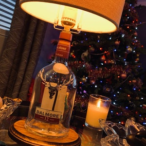 Lampy z butelek whisky
