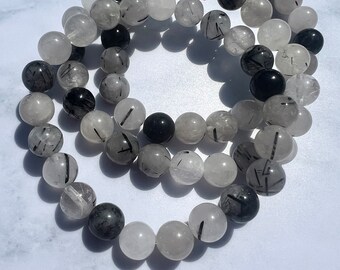 Rutilo negro en pulsera de piedras preciosas con cuentas de cuarzo