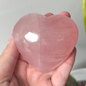 High Quality Rose Quartz Heart Carving with Star Flash | Gemmy Rose Quartz Puffy Heart Asterism