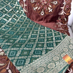 Green Bandhani Khaddi Pure Georgette Handloom Banarasi Saree