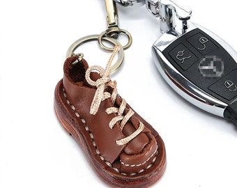 Leather Keychain Personalised Gift for Men Custom Keyring for Women Keyholder Groomsmen Gifts Anniversary Gift for Men, Dad, Husband, Him