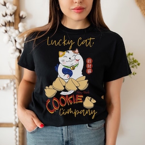 Lucky Cat Shirt, Lucky Cat T-Shirt, Maneki Neko, Retro Distressed Graphic Tee,Cat Lover Shirt,Womens Cute T-Shirt,Unisex T-Shirt