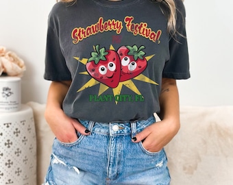 Vintage Retro Graphic Tee, Strawberry, Vintage Graphic tees, Trendy Shirts Women, Farmers Market, Fresh Strawberries T Shirt, Cottage Core