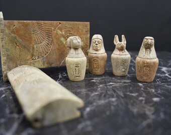 エジプトの4つのレプリカカノプス壺、箱付き墓、素晴らしい装飾