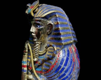 美しい色の天然宝石がちりばめられた、ユニークなツタンカーメン王の墓