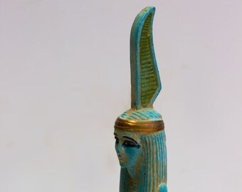 エジプトの女神マアト像：翼を広げた、重厚な石造り、エジプト製