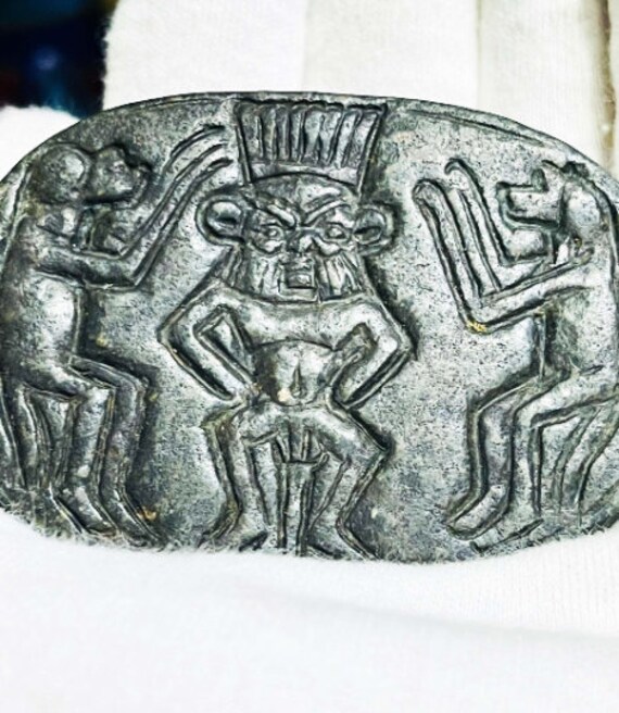 ベス彫刻片岩石スカラベ - Etsy 日本