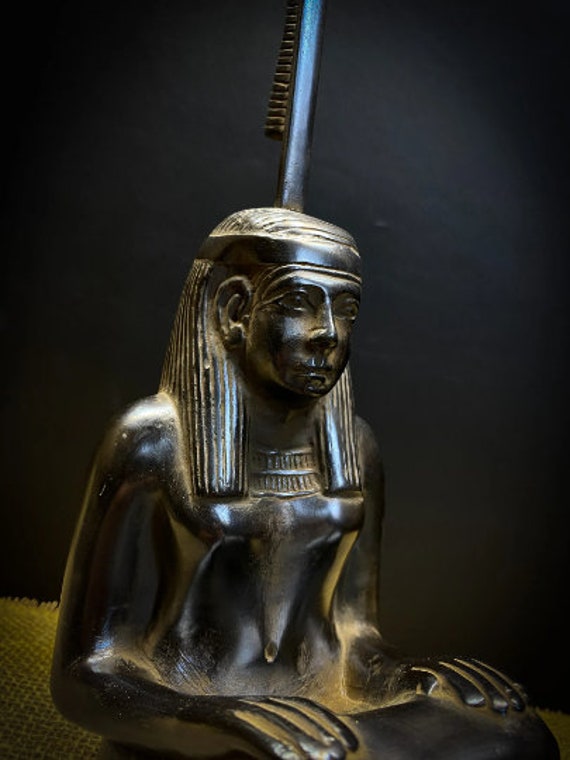 エジプト神話 女神マアト 彫刻 エジプトの女神マアト像：古代美術の装飾彫刻 - Etsy 日本