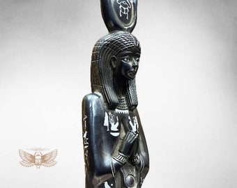 エジプトの女神ハトホル、太陽の円盤を持つハトホル、太陽の女神、天空