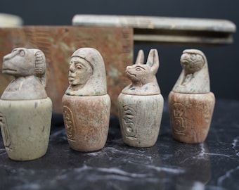 エジプトの4つのレプリカカノプス壺、箱付き墓、素晴らしい装飾と炎石