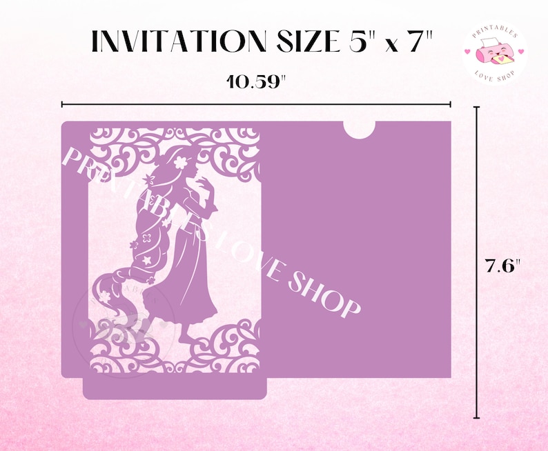 K&ouml;nnte beinhalten: Eine lilafarbene Einladungskarte mit einem Ausschnittmuster einer Frau in einem Kleid. Die Karte ist 12,7 cm x 17,8 cm gro&szlig; und mit "INVITATION SIZE 5" x 7" beschriftet. Die Karte ist auch mit "PRINTABLES LOVE SHOP" beschriftet.