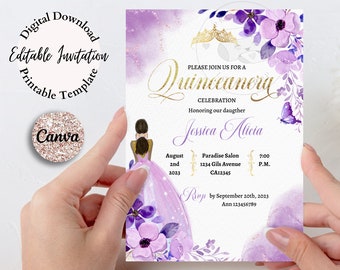 Puede incluir: Invitación a Quinceañera de color morado y dorado con fondo de acuarela, flores y una mariposa. La invitación incluye el texto "Por favor, únase a nosotros para una celebración de Quinceañera en honor a nuestra hija Jessica Alicia" y detalles sobre el evento.