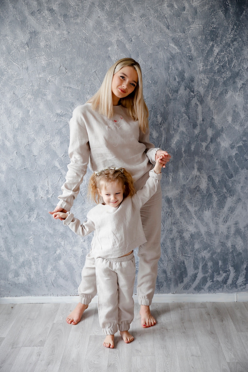 Linen matching loungewear. comfy outfit for women's and kids. Casual linen clothes. 2pc set of natural linen image 4