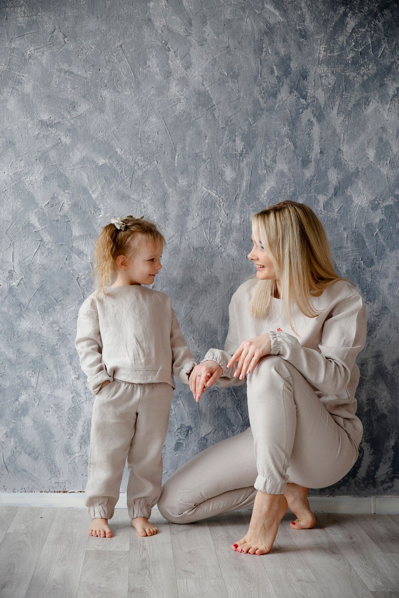 Linen matching loungewear. comfy outfit for women's and kids. Casual linen clothes. 2pc set of natural linen image 5