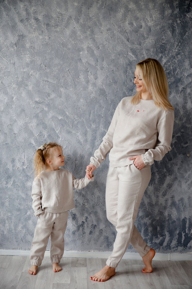 Linen matching loungewear. comfy outfit for women's and kids. Casual linen clothes. 2pc set of natural linen image 3