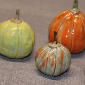 3 Kürbisse, Blumentopfstecker, wetterfeste Keramik