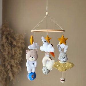 Space animals baby mobile Outer space nursery hanging decor Astronaut crib baby mobile Solar system planet Baby felt mobile