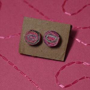 Upcycling Ohrstecker Papierperlen - BOUTON ROSE | Papierperlen aus französischen Zeitschriften | Unikat | Geschenk