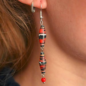 Handgefertigte Upcycling Ohrringe Papierperlen - REDCHIC | Unikat-Schmuck aus alten Theaterplakate | Geschenkidee