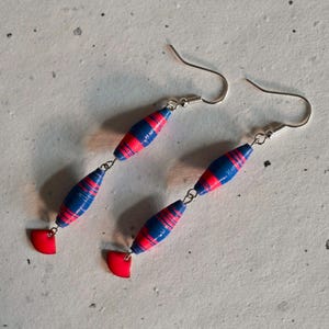 Handgefertigte Upcycling Ohrringe Papierperlen - PINKCHIC | Unikat-Schmuck aus alten Theaterplakate | Geschenkidee