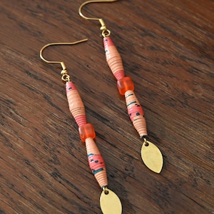 Upcycling Perlenpapier Ohrringe ORANGE doppel | Unikat-Schmuck aus Theaterplakate