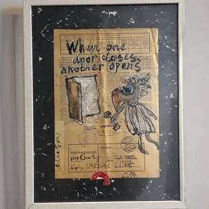 Arte caprichoso en técnica mixta sobre una carta vintage de 1938. Ilustración surrealista, frase inspiradora. Obra filosófica. Decoración mural original.