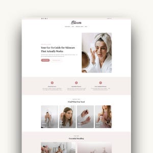 Op de afbeelding: Een website-ontwerp in zachtroze en wit. De header toont het woord "Bloom" in een sierlijk lettertype. De hoofdinhoud bevat de tekst "Your Go-To Guide for Skincare That Actually Works" en afbeeldingen van huidverzorgingsproducten.