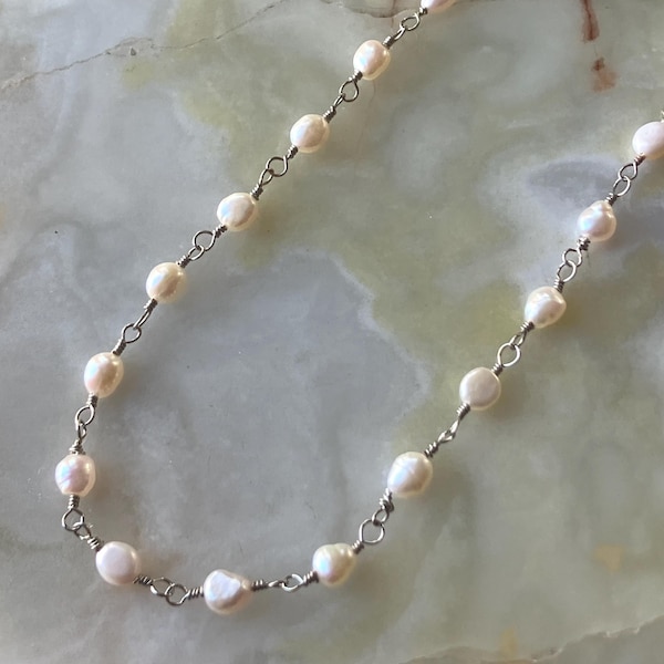 Collier fait main argenté, 7 x 4 mm, perles d'eau douce blanches irrégulières liées, 19"