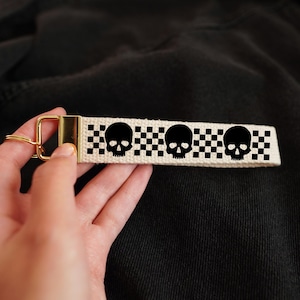 Skull Keychain, Halloween Key Fob, Retro Halloween Gift, Checkered Keychain, 1 Inch Cotton Keyring, Spooky Gift, Halloween Season Lanyard