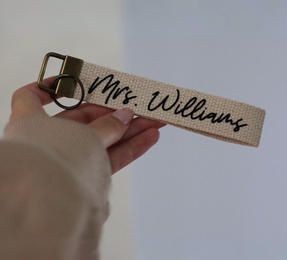 Mrs Last Name Keychain, Bride Keychain, Bride To Be Gift, Bridal Gifts, Personalized Mrs Gift, Custom Bride Gift, Wedding Gift, Wifey Gift