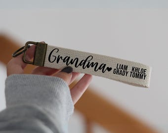 Grandma Keychain, Personalized Grandma Gift With Grandkids Names, Grandmother Gift, Granny Gift, Grandma Christmas Gift, Grandma Key Fob