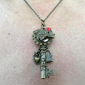 Skeleton Key Necklace Antique Brass Key Pendant Necklace Rose Heart Lock Charm Necklace Steampunk Jewelry Gift For Her Steam Punk Cosplay