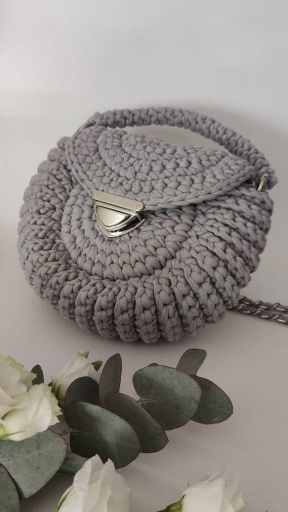Scarlet Flame Hand-Crocheted Shoulder Bag