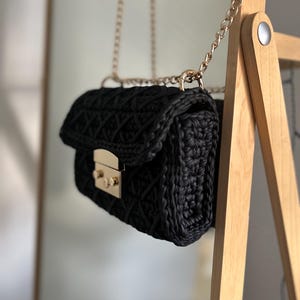 Sac au crochet en fil de cuir. Sac élégant pour femme. Sac bandoulière crocheté
