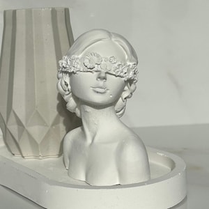 Blindfolded woman small ornament for shelf, figurine ornament, decorative piece, tabletop ornament, woman statue ornament, unique woman