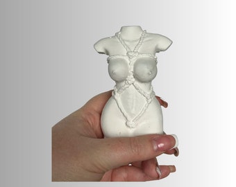 Naked Figure Ornament - Sleek and Minimalist Decor for Home and Office - Perfect Gift for Art Lovers - Unique and Durable Design