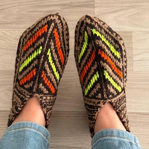 Hand Knitted Wool Socks: Warm Brown Sheep&#39;s Wool Booties