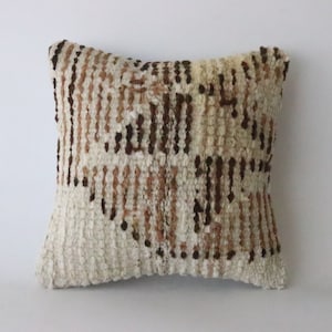 Handmade Kilim Pillow Cover: 16&#39;&#39; Organic Wool Throw Pillow