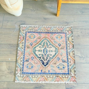 Vintage Turkish Oushak Rug: Hand-Knotted Wool Floral Rug (2.1 x 2 ft)