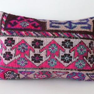 Handmade Kilim Pillow Cover: Turkish Wool Throw Pillow (24&#39;&#39; x 16&#39;&#39;)