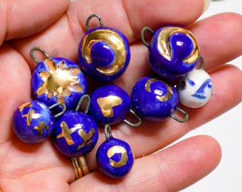 Ciondoli a forma di luna in porcellana fatti a mano, pendenti blu e oro