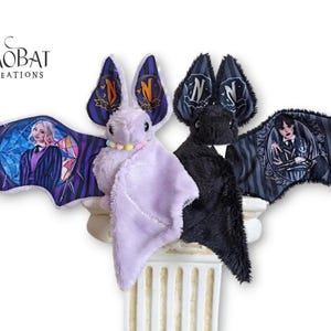 Fledermaus Plüsch | Miwodschad & Enid Print | Niedliche Fledermaus | Kuscheltier