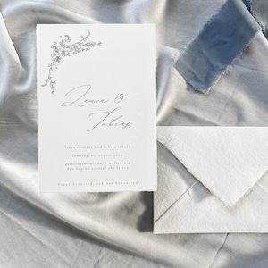 Hochzeitseinladung aus Büttenpapier, Minimalistisch, Fine Art, Hochzeitspapeterie