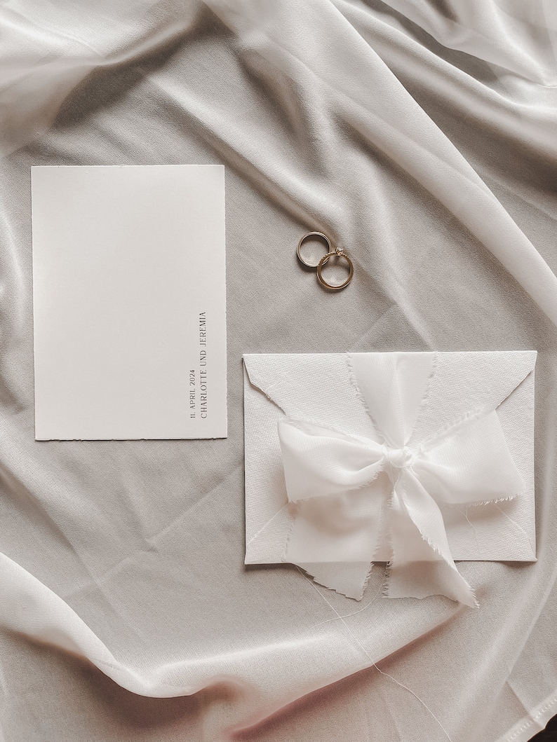Hochzeitseinladung aus Büttenpapier, Minimalistisch, Fine Art, Hochzeitspapeterie Bild 1