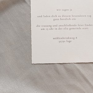 Hochzeitseinladung aus Büttenpapier, Minimalistisch, Fine Art, Hochzeitspapeterie Bild 7