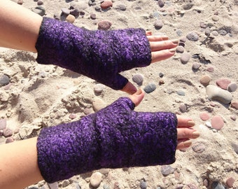 Vingerloze wanten van wol, violette vilthandschoenen, armwarmers van vilt