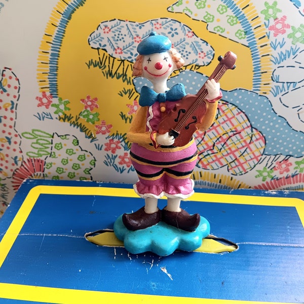 Statuetta di clown felice con violino/viola